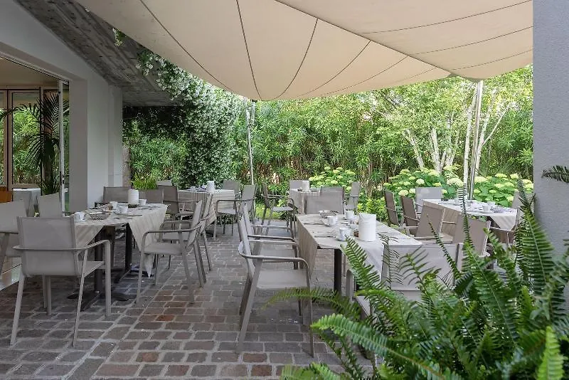 Hotel Giulietta Romeo Lazise 3*,  Italy