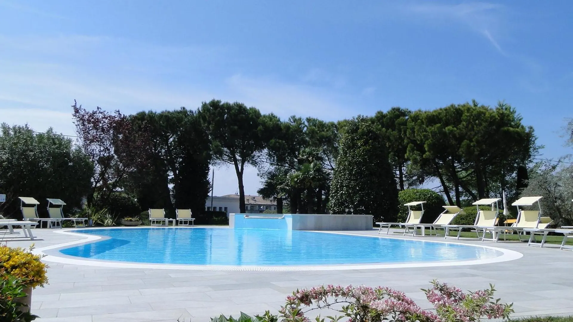 Hotel Giulietta Romeo Lazise 3*,  Italy