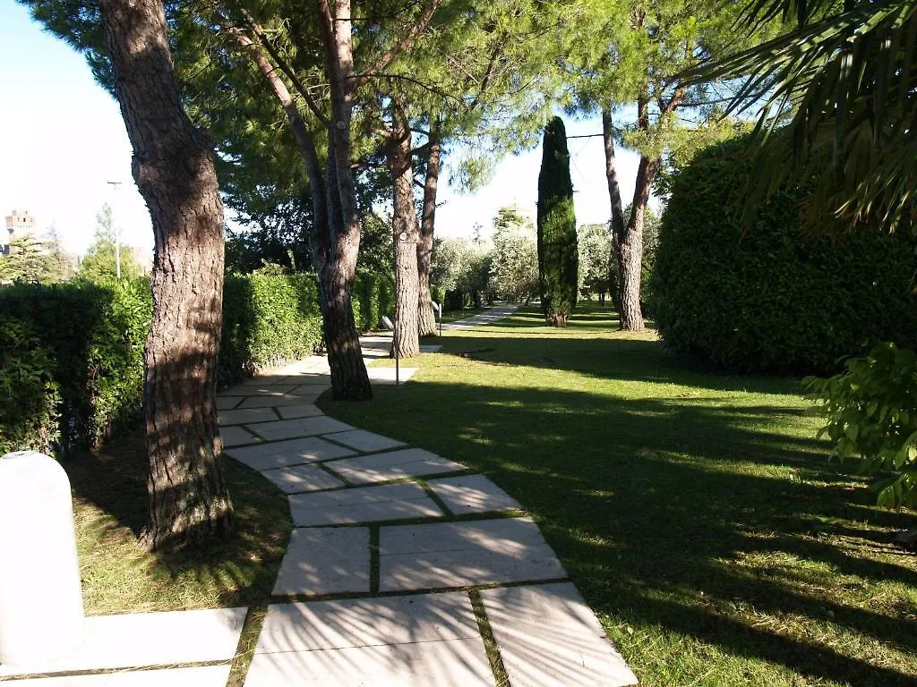 Hotel Giulietta Romeo Lazise 3*,  Italy